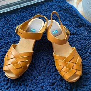 MIA Leather Platform Clog Sandal Weaved Peep Toe